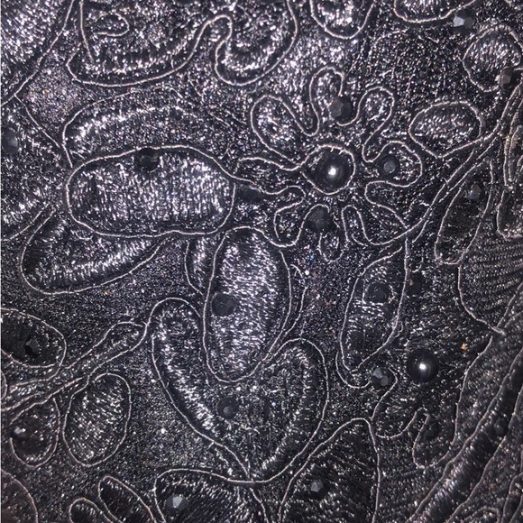 Elegant Black Evening Gown - Picture 2 of 5